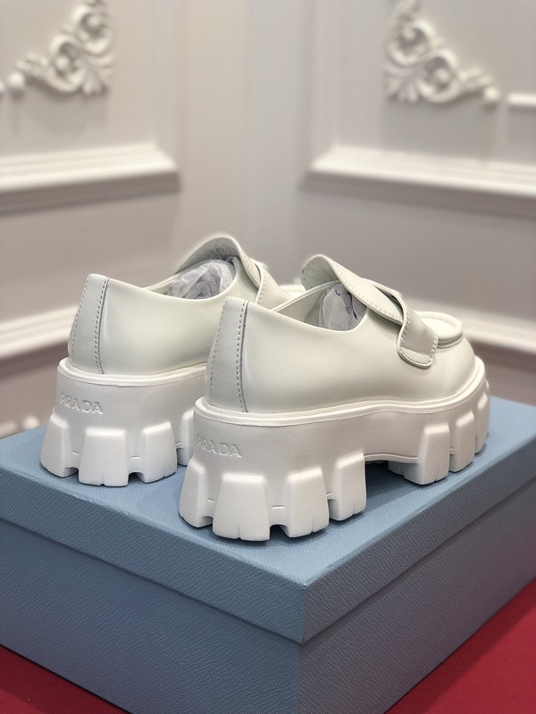 pr sneaker