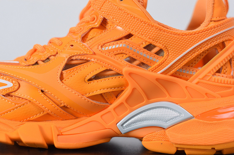 bc track sneaker