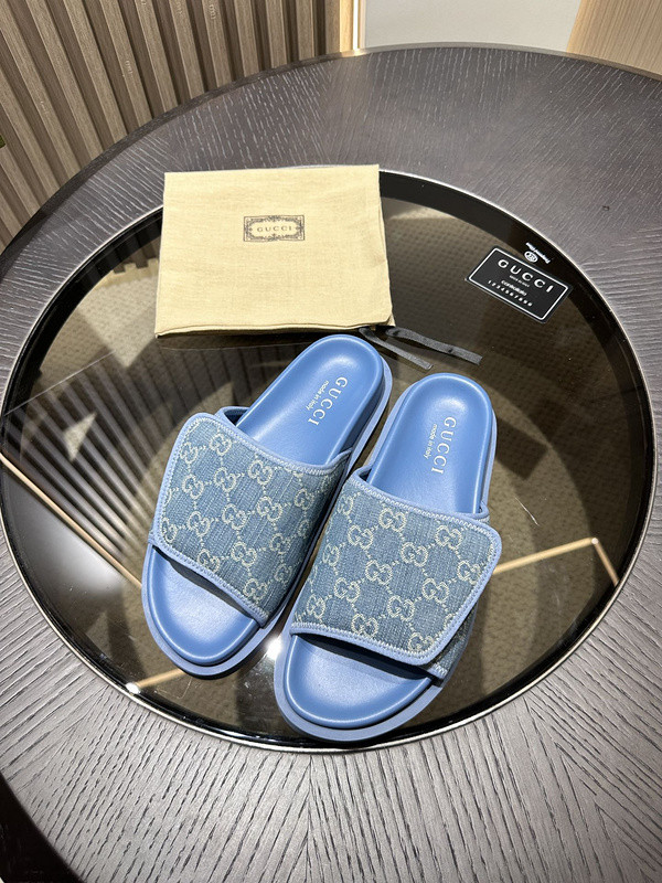g*u*i sandals