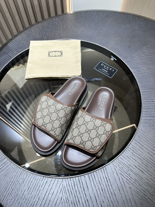g*u*i sandals