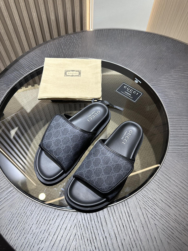 g*u*i sandals