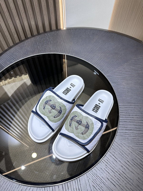 g*u*i sandals