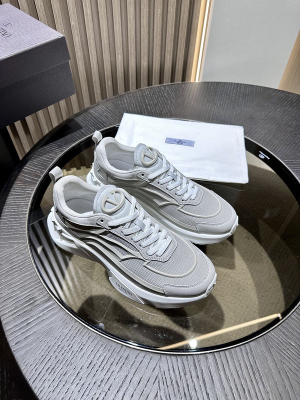 Va1e*ntin0 sneaker