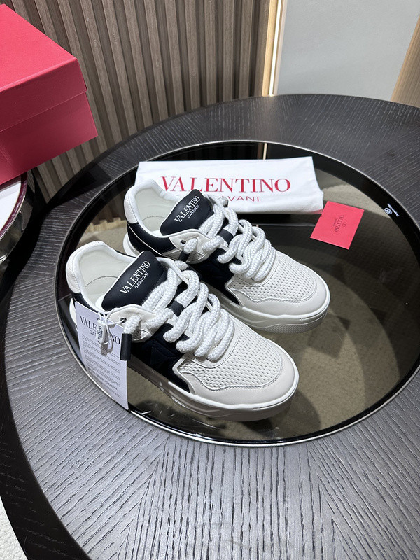 Va1e*ntin0 sneaker