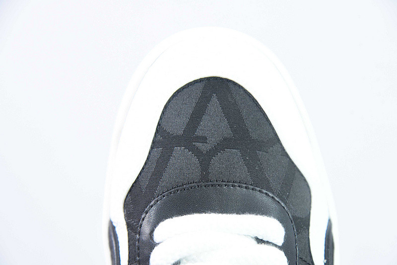 Va1e*ntin0 sneaker