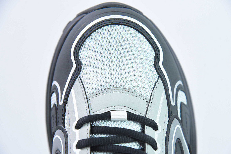 dio* sneaker