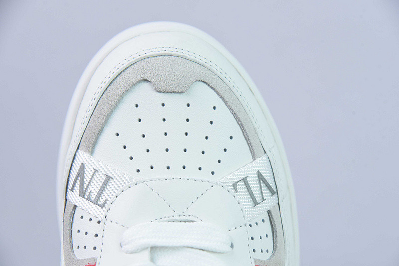 Va1e*ntin0 sneaker