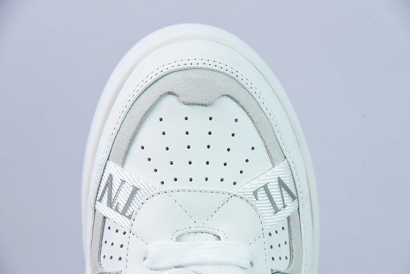 Va1e*ntin0 sneaker