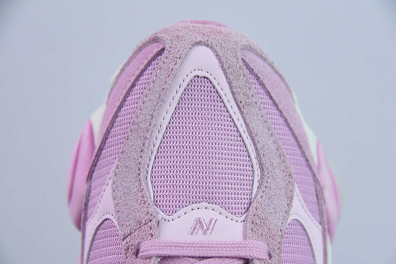 NEW BALANCE SNEAKER