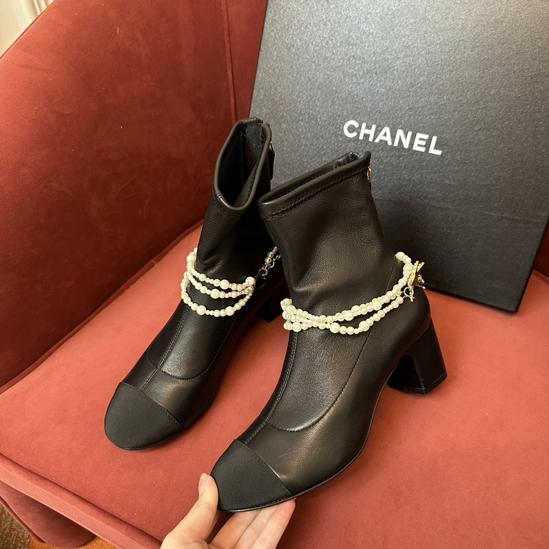 Ch*el sneaker