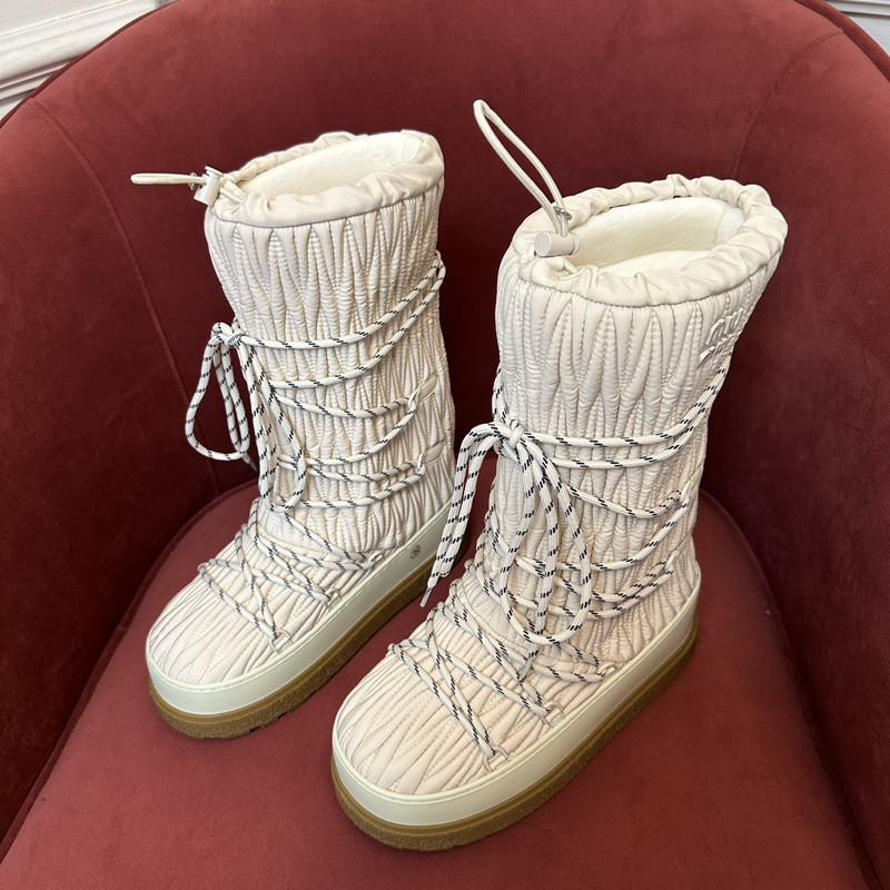 M1um1u sneaker