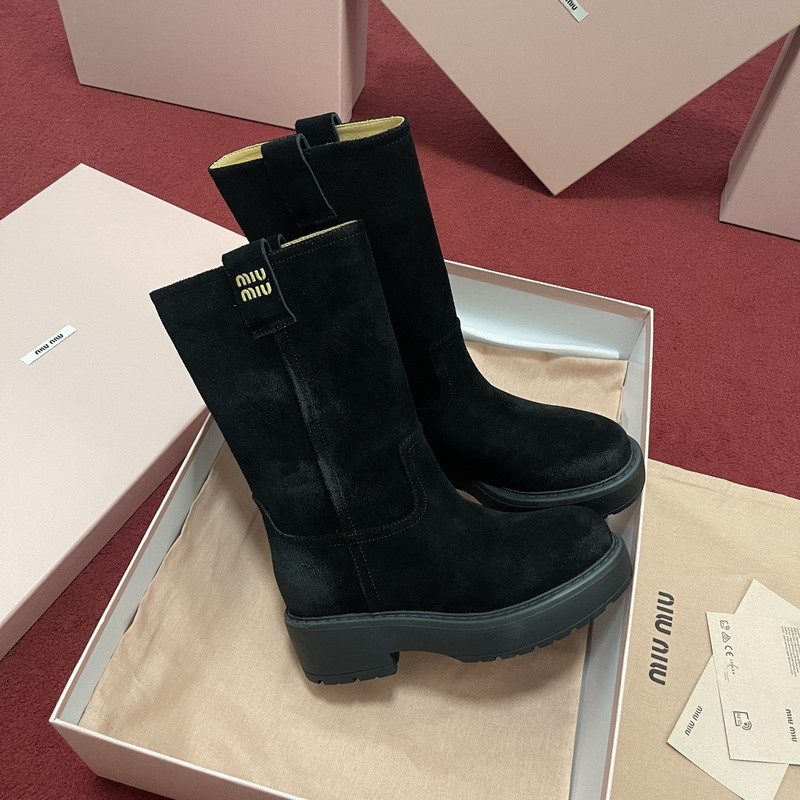 M1um1u sneaker