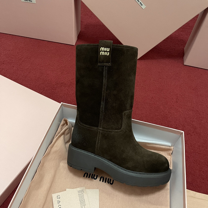 M1um1u sneaker