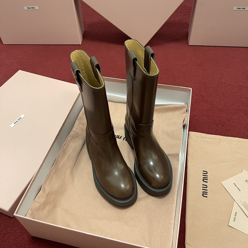 M1um1u sneaker