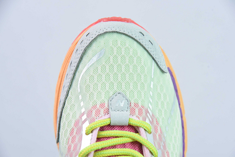 NEW BALANCE SNEAKER