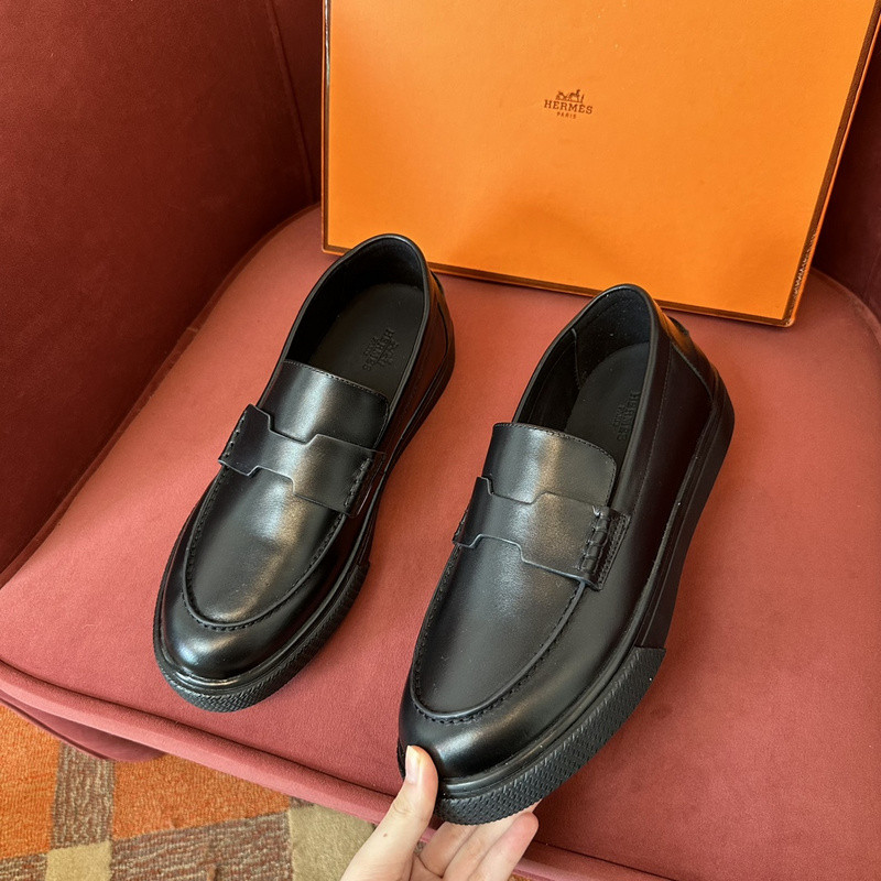 H**me5 sneaker