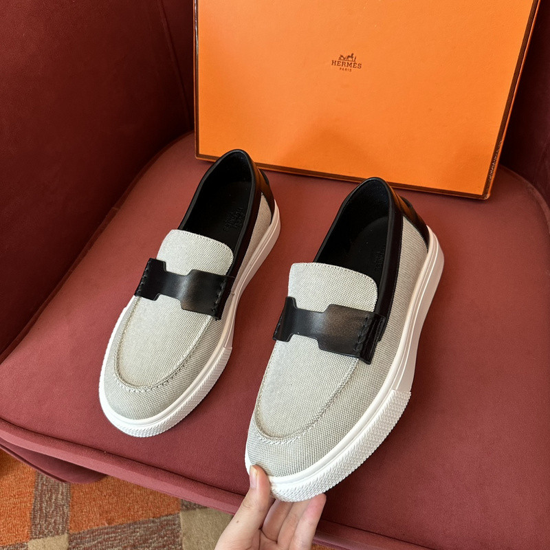 H**me5 sneaker
