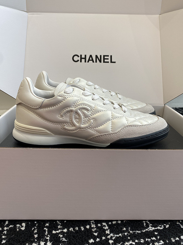 Ch**el sneaker