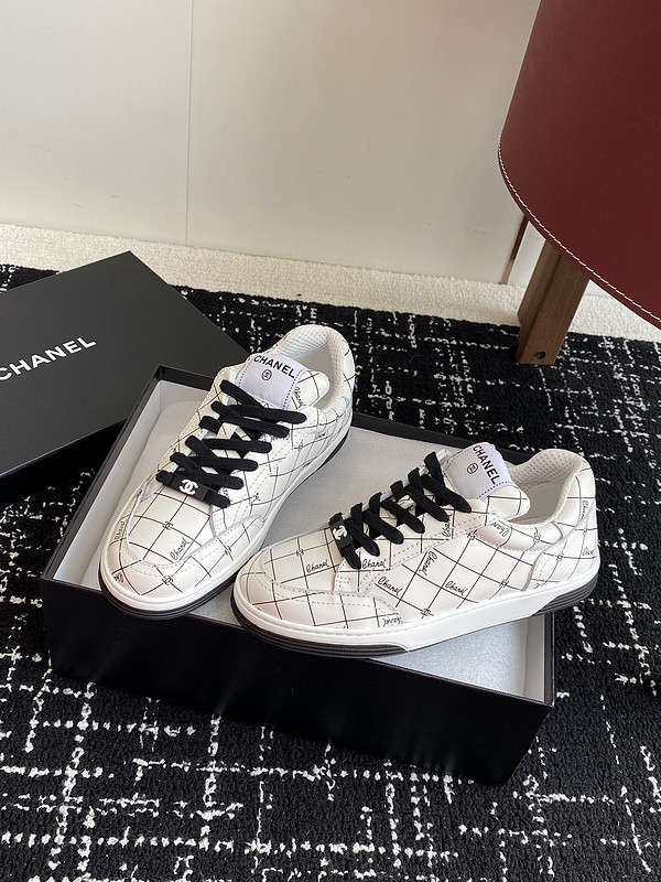 Ch**el sneaker