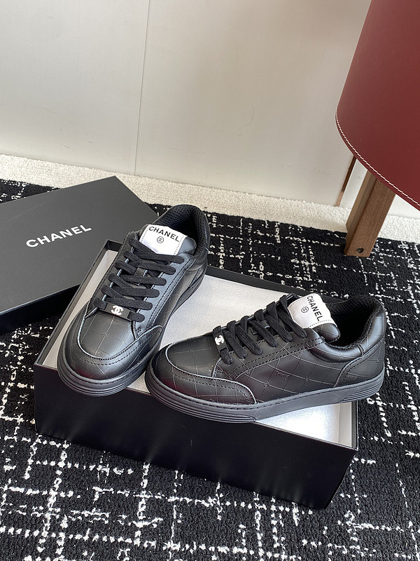 Ch**el sneaker