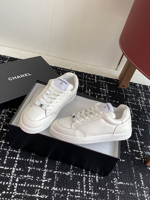 Ch**el sneaker