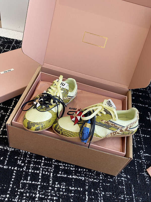 M1um1u sneaker