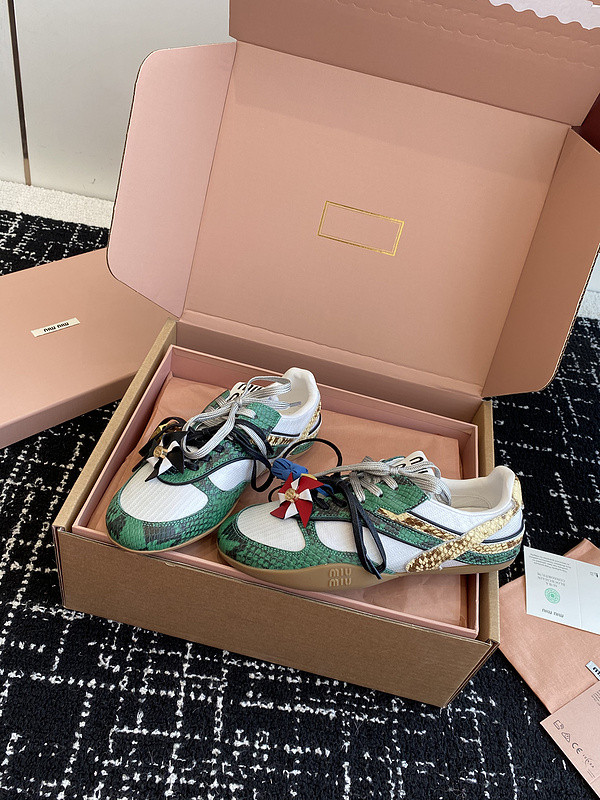 M1um1u sneaker