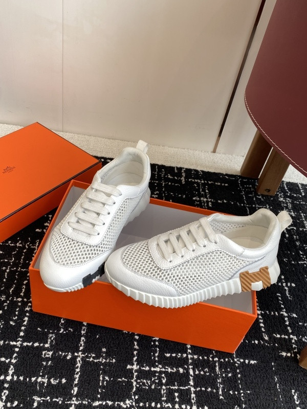H**me5 sneaker