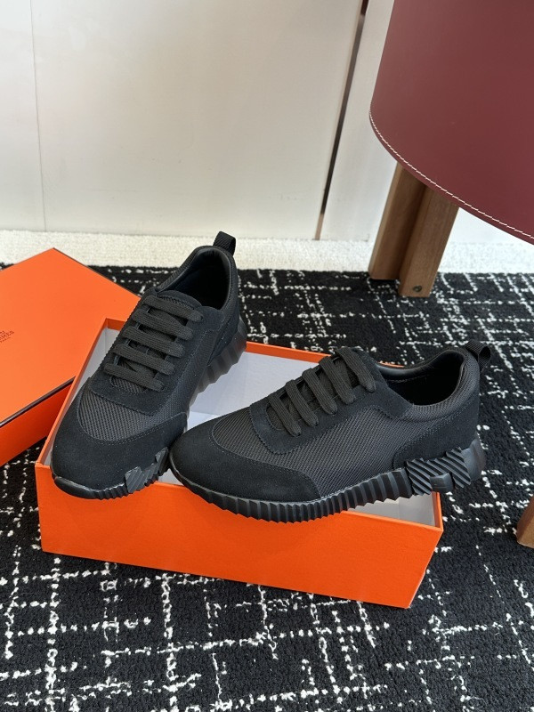 H**me5 sneaker