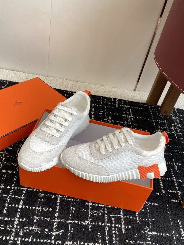 H**me5 sneaker