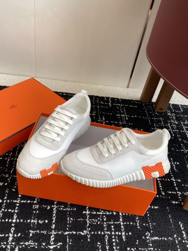 H**me5 sneaker