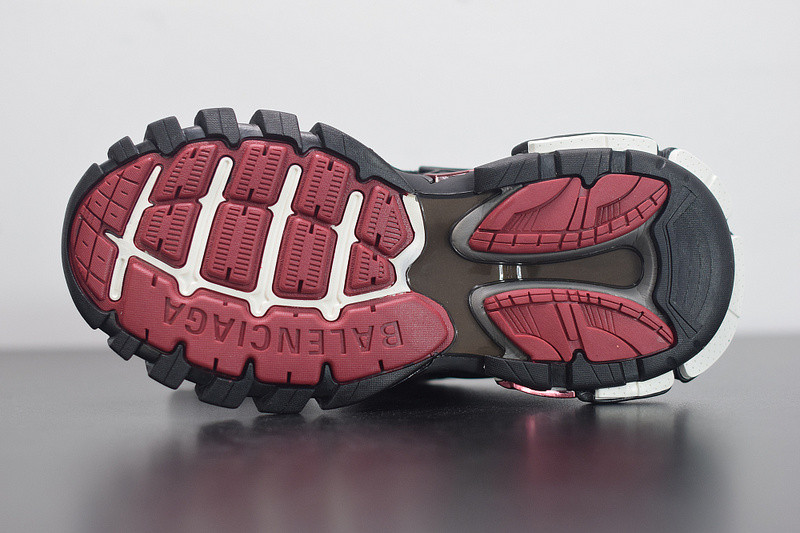 bc track sneaker