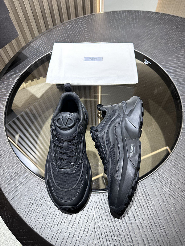 Va1e*ntin0 sneaker