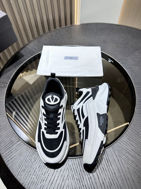 Va1e*ntin0 sneaker