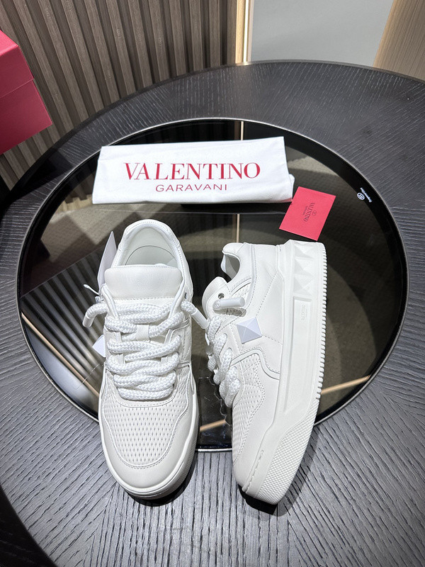 Va1e*ntin0 sneaker