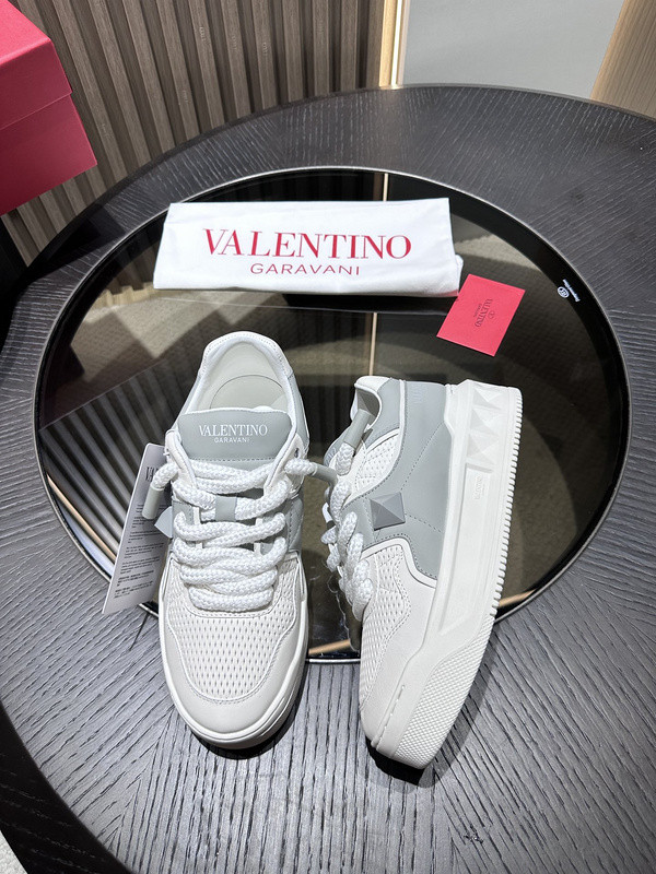 Va1e*ntin0 sneaker