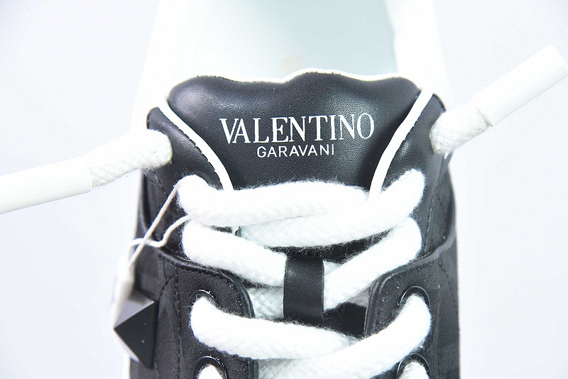 Va1e*ntin0 sneaker