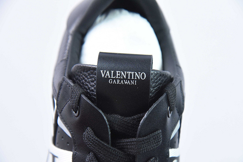 Va1e*ntin0 sneaker
