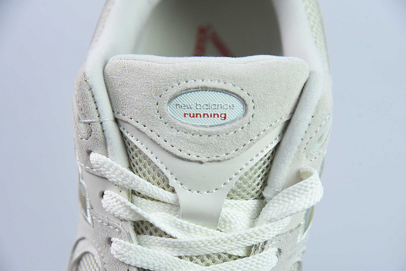 NEW BALANCE SNEAKER