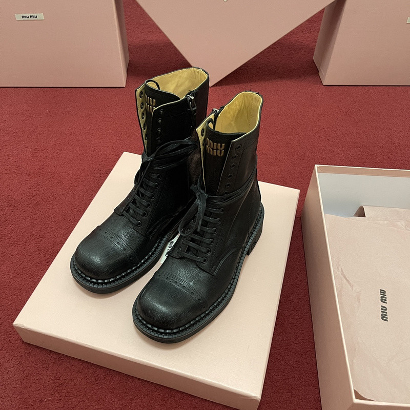 M1um1u sneaker