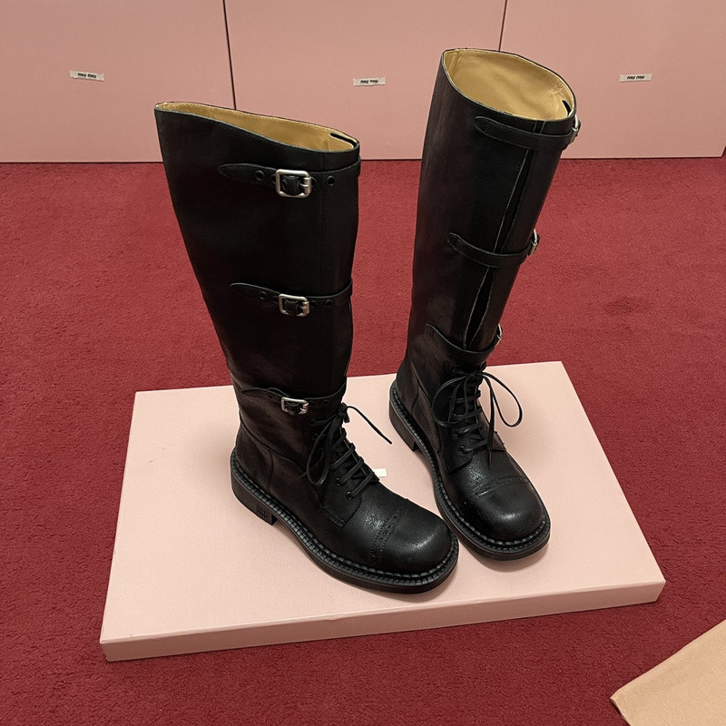 M1um1u sneaker