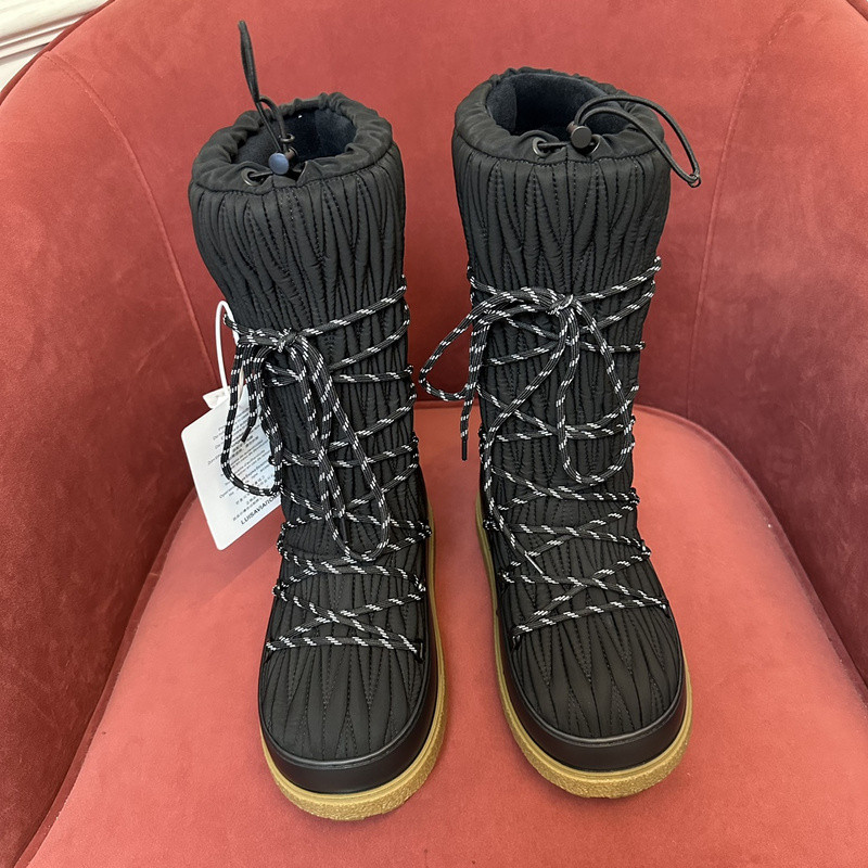 M1um1u sneaker