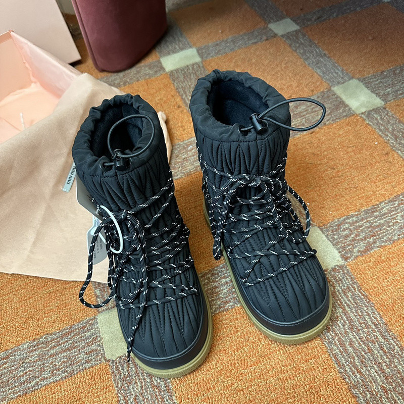 M1um1u sneaker