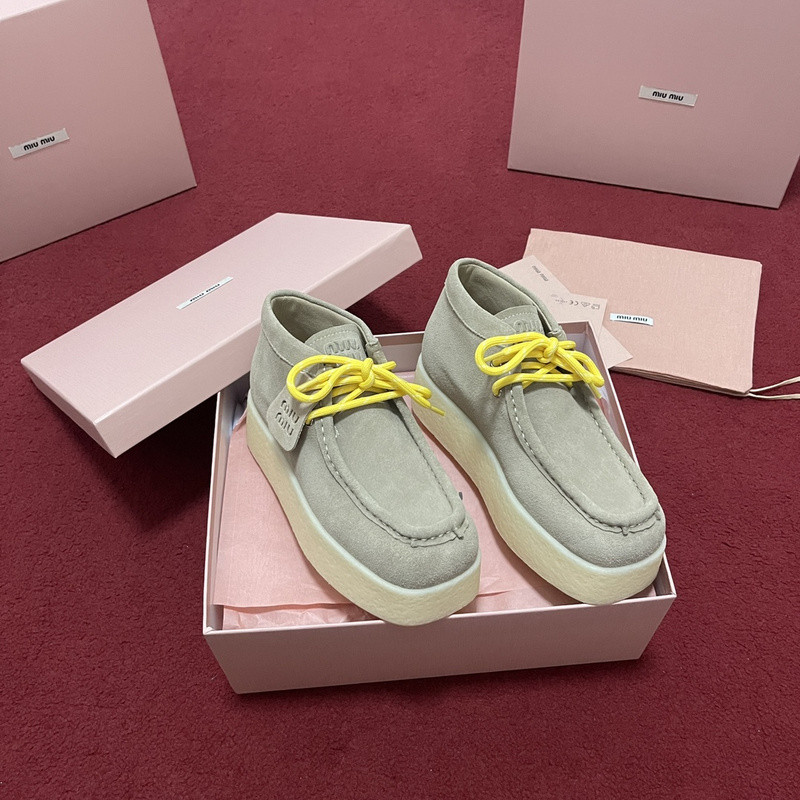 M1um1u sneaker