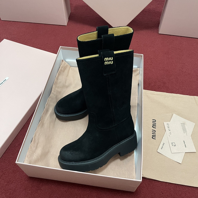 M1um1u sneaker