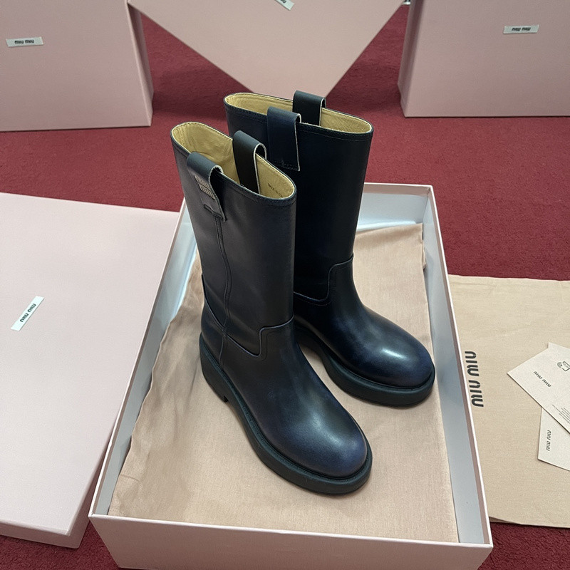 M1um1u sneaker