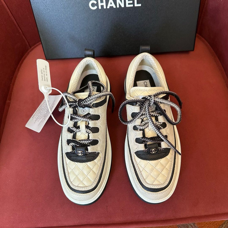 Ch**el sneaker