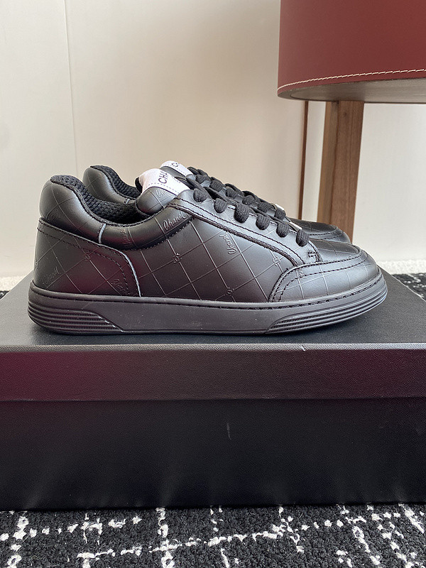 Ch**el sneaker