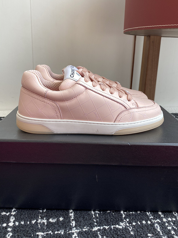 Ch**el sneaker