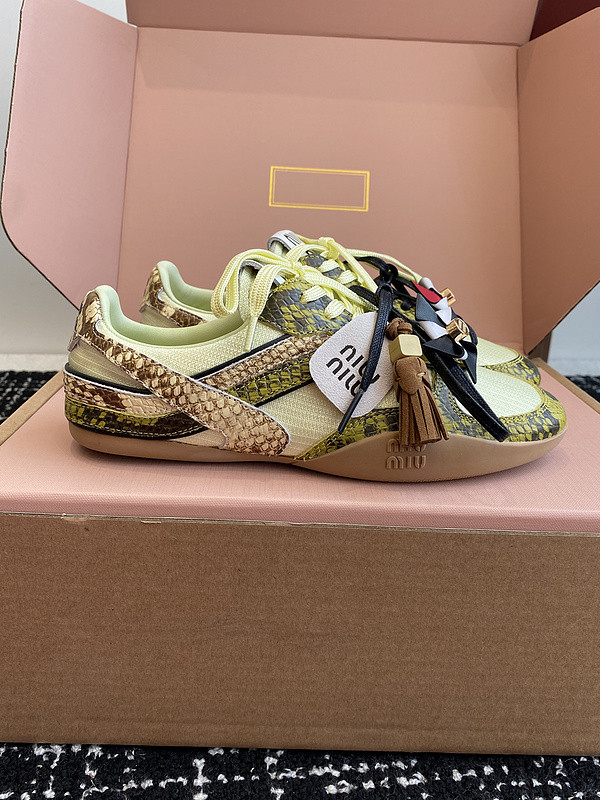 M1um1u sneaker